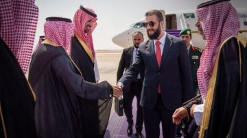 الرئيس السوري يصل إلى السعودية في زيارة رسمية الرئيس السوري يصل إلى السعودية في زيارة رسمية