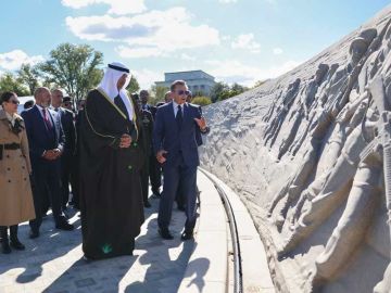 وزير الدفاع يشهد مراسم افتتاح النصب التذكاري لعمليتي درع الصحراء و عاصفة الصحراء وزير الدفاع يشهد مراسم افتتاح النصب التذكاري لعمليتي درع الصحراء و عاصفة الصحراء