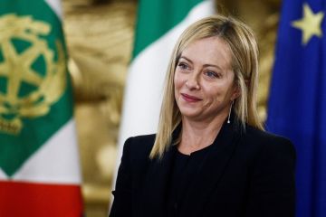 رئيسة وزراء إيطاليا تصل إلى الكويت في زيارة رسمية