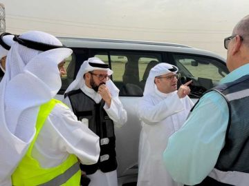 وزير الإسكان يتفقد مشروع جنوب صباح الأحمد: تسريع وتيرة الإنجاز وزير الإسكان يتفقد مشروع جنوب صباح الأحمد: تسريع وتيرة الإنجاز