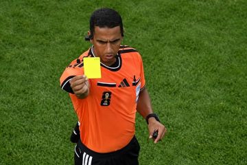 المغربي جلال جيد يدير نهائي خليجي 27 بين السعودية والإمارات المغربي جلال جيد يدير نهائي خليجي 27 بين السعودية والإمارات