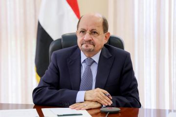 نجاة الحكومة اليمنية من قصف حوثي استهدف قصر معاشيق في عدن نجاة الحكومة اليمنية من قصف حوثي استهدف قصر معاشيق في عدن