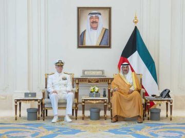 سمو ولي العهد يستقبل نائب الأدميرال قائد القيادة المركزية للقوات البحرية الأمريكية والأسطول الخامس سمو ولي العهد يستقبل نائب الأدميرال قائد القيادة المركزية للقوات البحرية الأمريكية والأسطول الخامس