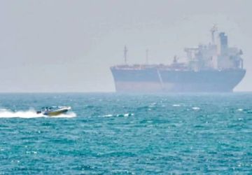التجارة البحرية البريطانية: ناقلة تتعرض لقذيفة أثناء خروجها من هرمز التجارة البحرية البريطانية: ناقلة تتعرض لقذيفة أثناء خروجها من هرمز