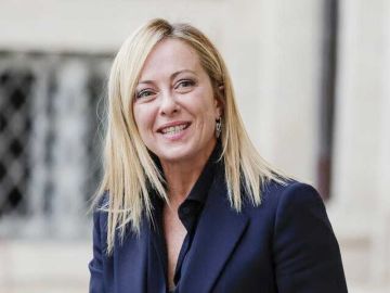 رئيسة وزراء إيطاليا تصل إلى الكويت في زيارة رسمية رئيسة وزراء إيطاليا تصل إلى الكويت في زيارة رسمية