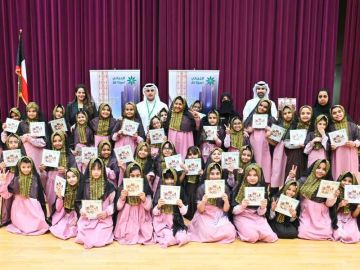 التجاري يعرف طالبات مدرسة صفية بنت ثابت الابتدائية بالتراث الكويتي التجاري يعرف طالبات مدرسة صفية بنت ثابت الابتدائية بالتراث الكويتي