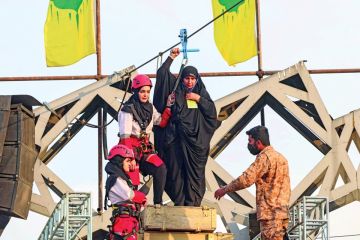 خلاف على 130 مليار دولار وراء استقالة وزير النفط الإيراني خلاف على 130 مليار دولار وراء استقالة وزير النفط الإيراني