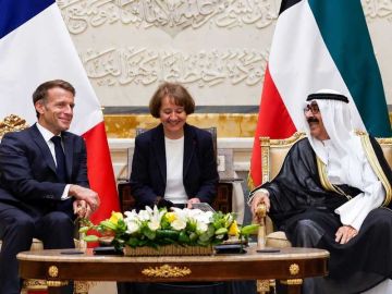 سمو الأمير والرئيس الفرنسي يترأسان جلسة المباحثات الرسمية بين الكويت وفرنسا سمو الأمير والرئيس الفرنسي يترأسان جلسة المباحثات الرسمية بين الكويت وفرنسا