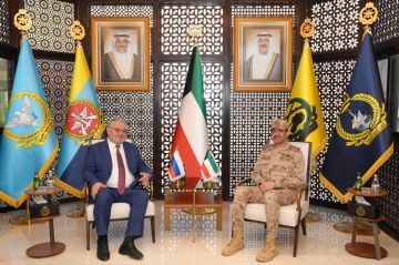 رئيس الأركان يبحث مع مسؤول عسكري روسي موضوعات مشتركة رئيس الأركان يبحث مع مسؤول عسكري روسي موضوعات مشتركة