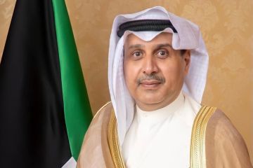 وزير الديوان الأميري ينقل تعازي سمو الأمير وسمو ولي العهد إلى العاهل الأردني بضحايا هجوم الكرك