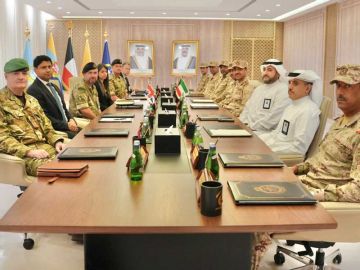 رئيس الأركان يبحث مع مستشار الدفاع الأول البريطاني سبل تعزيز التعاون العسكري رئيس الأركان يبحث مع مستشار الدفاع الأول البريطاني سبل تعزيز التعاون العسكري