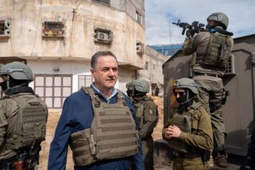 وزير دفاع الاحتلال: نحو ألفي فلسطيني نزحوا من الخليل السبت