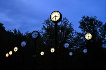 أوروبا تبدأ العمل بالتوقيت الشتوي وتؤخر ساعاتها أوروبا تبدأ العمل بالتوقيت الشتوي وتؤخر ساعاتها