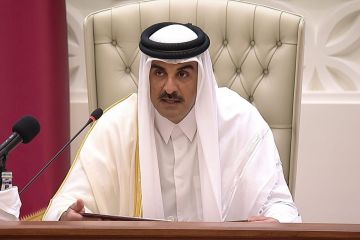 أمير قطر: الاقتصاد الوطني واجه الأزمة بقوة ولن نخرج منها إلا أكثر مرونة أمير قطر: الاقتصاد الوطني واجه الأزمة بقوة ولن نخرج منها إلا أكثر مرونة