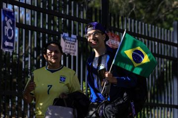 تمديد التصويت في البرازيل وسط تقارب بين لولا وبولسونارو