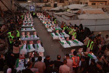 غزة تشيع رفات 75 شهيدا.. و8 آلاف جثمان لا تزال تحت الأنقاض
