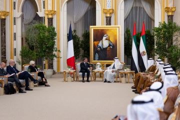الرئيسان الإماراتي والفرنسي يبحثان بأبوظبي احتواء تداعيات التطورات الإقليمية