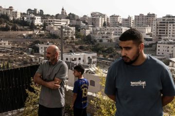 الخليل تحت الركام.. الاحتلال يهجر 250 أسرة بعد عملية فرش الهوى الخليل تحت الركام.. الاحتلال يهجر 250 أسرة بعد عملية فرش الهوى