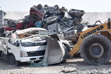 ضبط قائد مركبة نقل لإلقائه مخلفات على الطريق