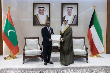 سمو الأمير يتلقى رسالة خطية من رئيس المالديف تتصل بالعلاقات الثنائية.. تسلمها وزير الخارجية سمو الأمير يتلقى رسالة خطية من رئيس المالديف تتصل بالعلاقات الثنائية.. تسلمها وزير الخارجية