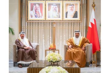 وزير المالية البحريني يشيد بمكانة الكويت المتقدمة في مجالي الاستثمار والتملك العقاري بالمملكة وزير المالية البحريني يشيد بمكانة الكويت المتقدمة في مجالي الاستثمار والتملك العقاري بالمملكة