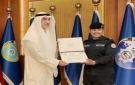 النائب الأول يكرم عسكريين من الإدارة العامة للمرور لتفانيهما في أداء الواجب