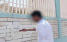  الداخلية تضبط شخصا لقيامه بالكتابة على جدران إحدى المدارس