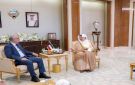 وزير شؤون الديوان الأميري ورئيس ديوان سمو ولي العهد يستقبلان السفير المغربي