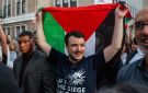الناشط الفلسطيني محمود خليل يعود لجامعة كولومبيا للمرة الأولى منذ اعتقاله - kw