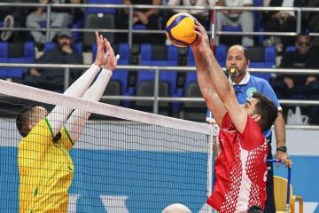 الكويت يتخطى السيب العماني ويصعد لنصف نهائي طائرة غرب آسيا