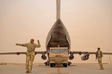 ترامب يمنح إيران نافذة دبلوماسية وخامنئي يهدد بحرب إقليمية ترامب يمنح إيران نافذة دبلوماسية وخامنئي يهدد بحرب إقليمية