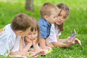 إسبانيا تحظر استخدام القصر دون الـ16 عاما لوسائل التواصل