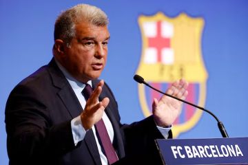 لابورتا يستقيل من رئاسة برشلونة الإسباني تمهيدا للانتخابات الجديدة