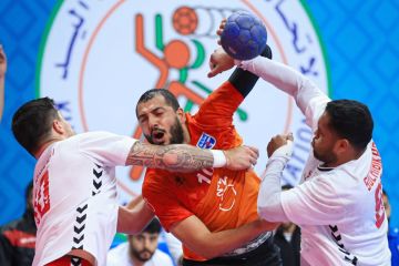 الأصفر يهزم البرتقالي في قمة ممتاز اليد الأصفر يهزم البرتقالي في قمة ممتاز اليد