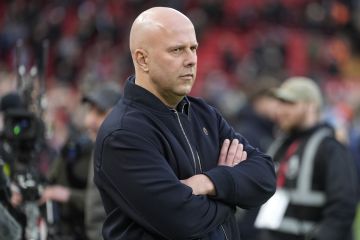 سلوت يأسف لخسارة ليفربول