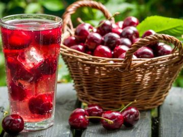 التمر والكرز الحامض.. أفضل حل طبيعي للأرق