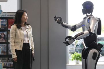 تعليم الروبوتات التعامل مع البشر بالصين