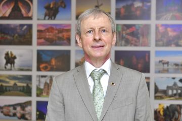 السفير البلجيكي يوضح لـ الجريدة اللبس القائم: تأجيل قرار إغلاق سفارتنا لعام وخيار الإبقاء لا يزال مطروحا السفير البلجيكي يوضح لـ الجريدة اللبس القائم: تأجيل قرار إغلاق سفارتنا لعام وخيار الإبقاء لا يزال مطروحا