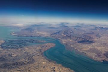 الحرس الثوري الإيراني يبدأ مناورات عسكرية في مضيق هرمز الاستراتيجي