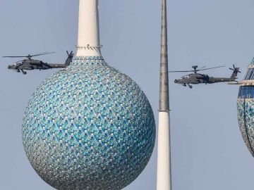 سماء الكويت تزدان بعرض جوي لطائرات ومقاتلات الجيش احتفالا بالأعياد الوطنية