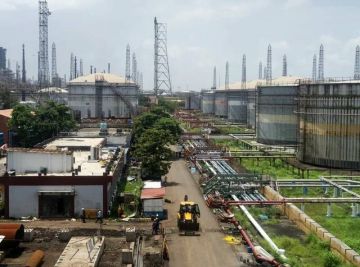 مصافي النفط الهندية تترقب موقف الواردات الروسية وسط تقلبات تجارية مصافي النفط الهندية تترقب موقف الواردات الروسية وسط تقلبات تجارية