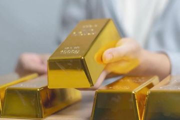 الذهب ينخفض بأكثر من 1 وسط تداول ضعيف وجني أرباح