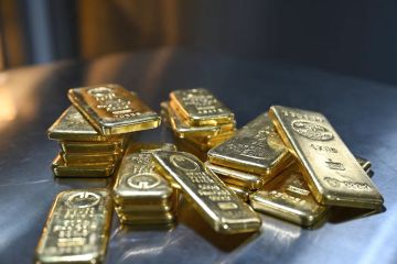 الذهب ينخفض مع تحسن شهية المستثمرين للمخاطرة