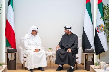 رئيس الإمارات يستقبل رئيس الوزراء على هامش القمة العالمية للحكومات في دبي