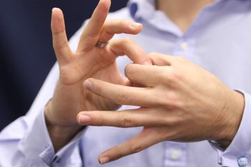 المطيري: إطلاق برنامج خاص للصم والبكم للإبلاغ عن الحوادث بلغة الإشارة