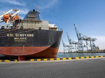 مؤسسة الموانئ: تعرض ميناء الشويخ لهجوم بطائرات مسيرة معادية مؤسسة الموانئ: تعرض ميناء الشويخ لهجوم بطائرات مسيرة معادية