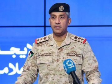  الدفاع : مسيرتان معاديتان استهدفتا قاعدة أحمد الجابر الجوية