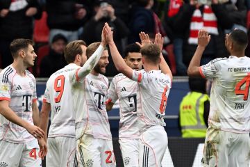 بايرن ميونيخ بتسعة لاعبين يقلب تأخره إلى تعادل 1-1 مع ليفركوزن