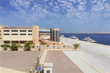 مصر تغلق مينائي نويبع والغردقة لتردي الأحوال الجوية واضطراب حالة البحر مصر تغلق مينائي نويبع والغردقة لتردي الأحوال الجوية واضطراب حالة البحر