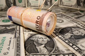 ارتفاع الدولار وتراجع اليورو والإسترليني ارتفاع الدولار وتراجع اليورو والإسترليني